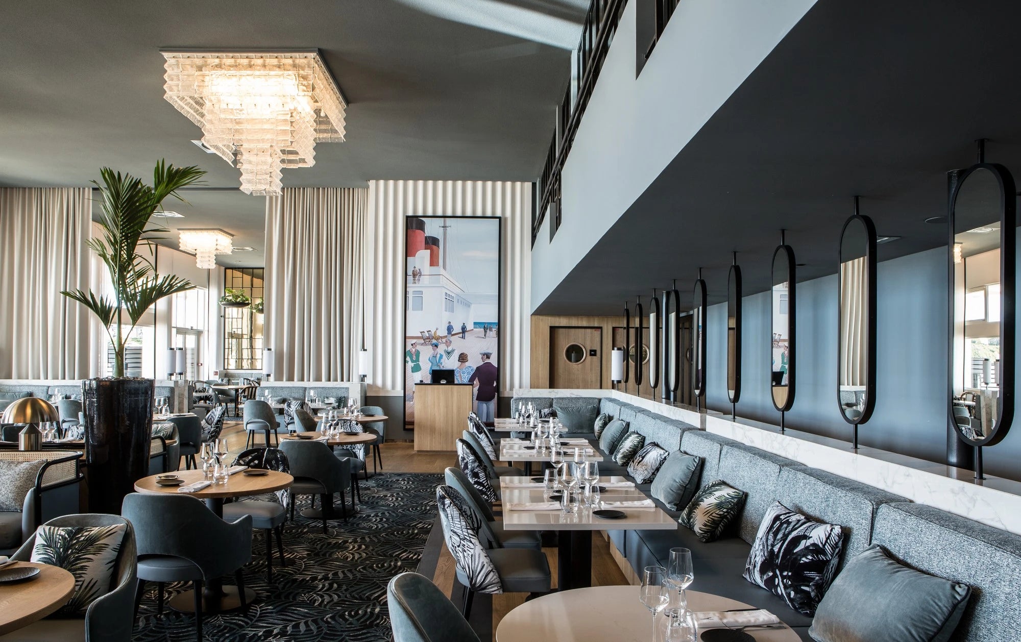 Silestone Et Statuario quartz restaurant bar tops with white marble veining and polished finish — quartz countertops near me by Signature Stone Las Vegas